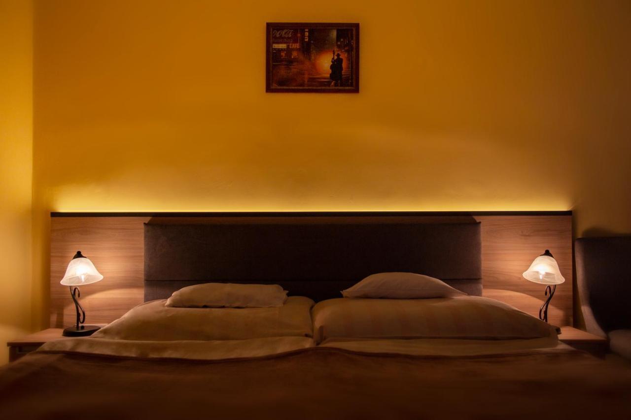 Bed and Breakfast Alabastrom Panzio Es Etterem Богач Экстерьер фото
