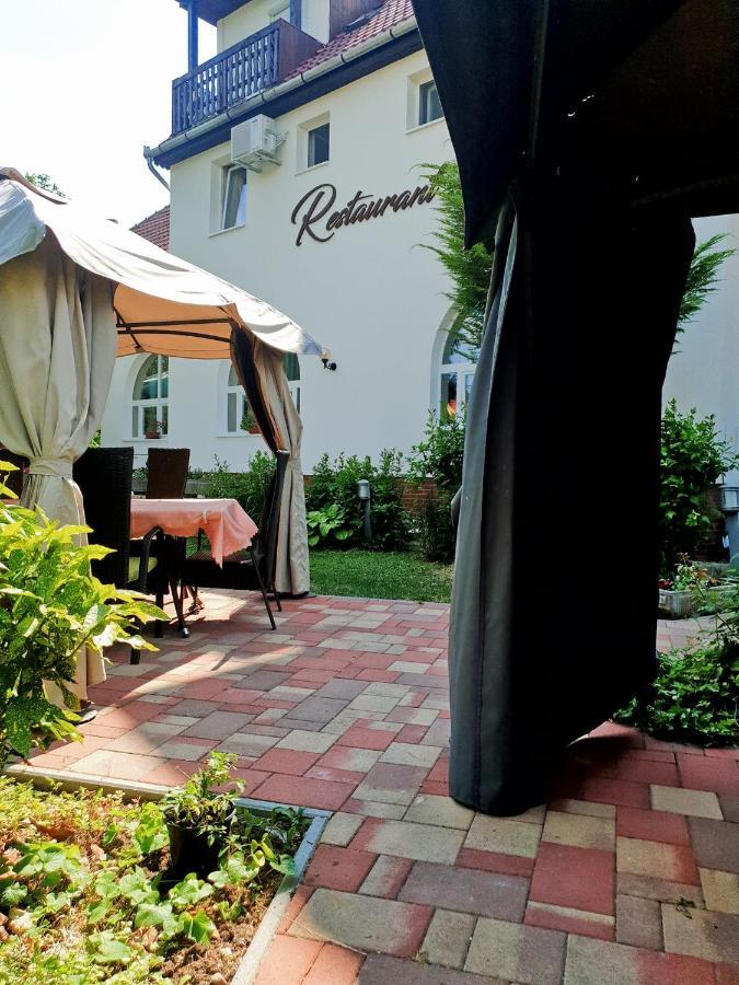 Bed and Breakfast Alabastrom Panzio Es Etterem Богач Экстерьер фото