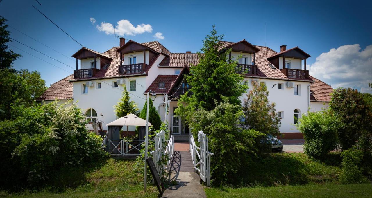 Bed and Breakfast Alabastrom Panzio Es Etterem Богач Экстерьер фото